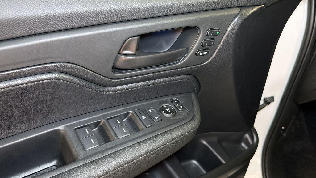 used 2025 Honda Odyssey car, priced at $37,500