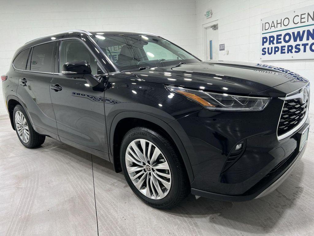 used 2023 Toyota Highlander car, priced at $40,622