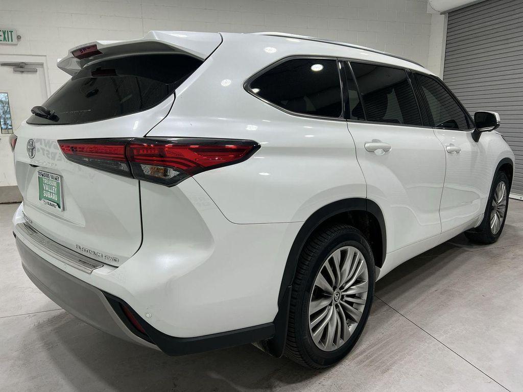 used 2023 Toyota Highlander car, priced at $41,995