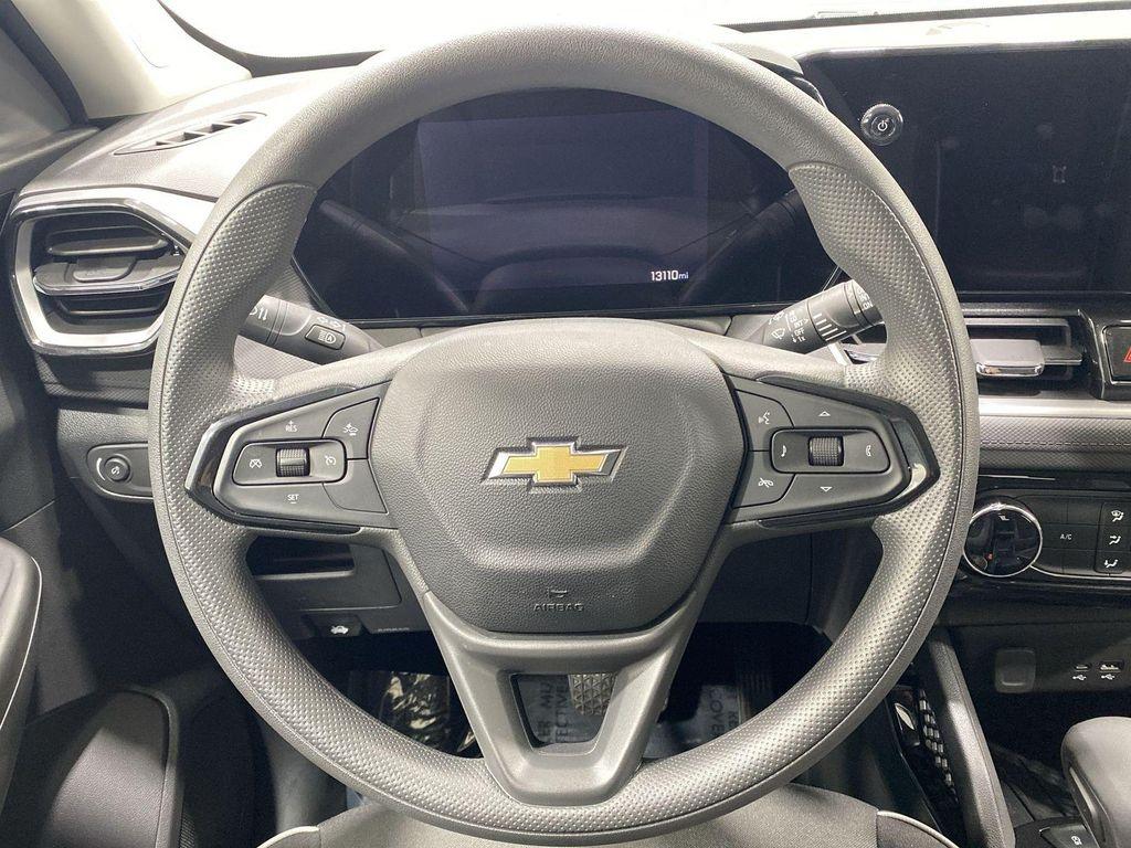 used 2025 Chevrolet TrailBlazer car, priced at $25,387