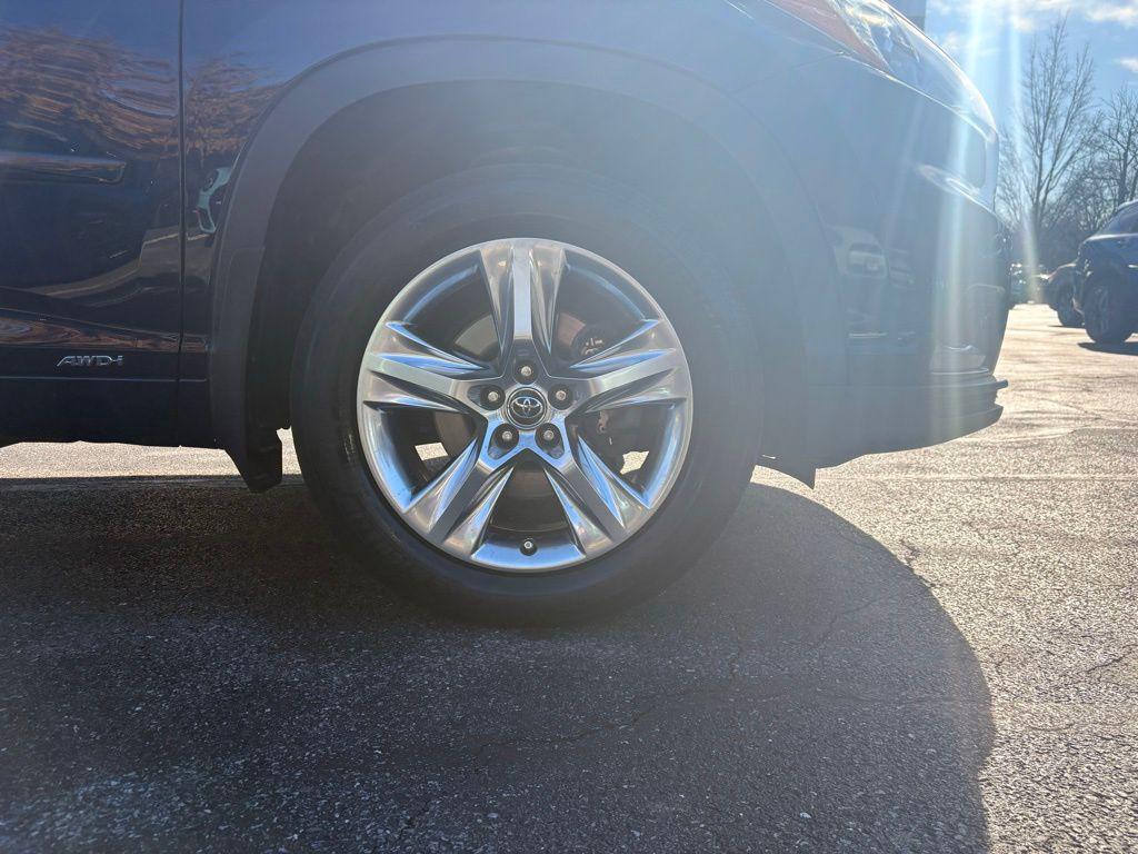 used 2016 Toyota Highlander Hybrid car, priced at $22,499