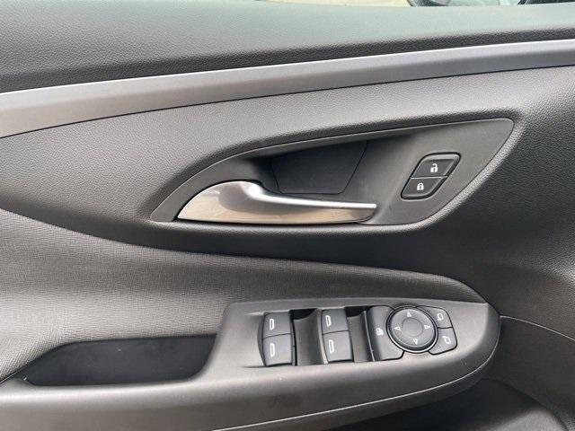 new 2025 Buick Envista car, priced at $25,125