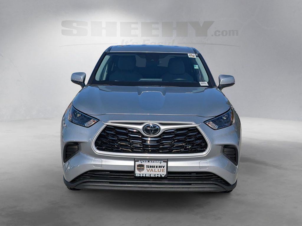 used 2022 Toyota Highlander car, priced at $29,670