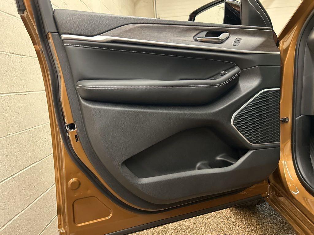 new 2026 Jeep Grand Cherokee car, priced at $49,687
