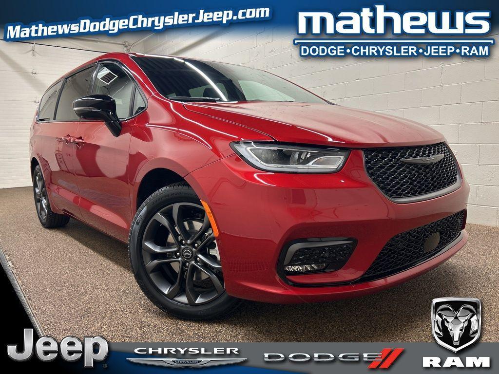 new 2026 Chrysler Pacifica car, priced at $40,543