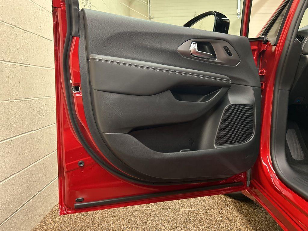 new 2026 Chrysler Pacifica car, priced at $40,543