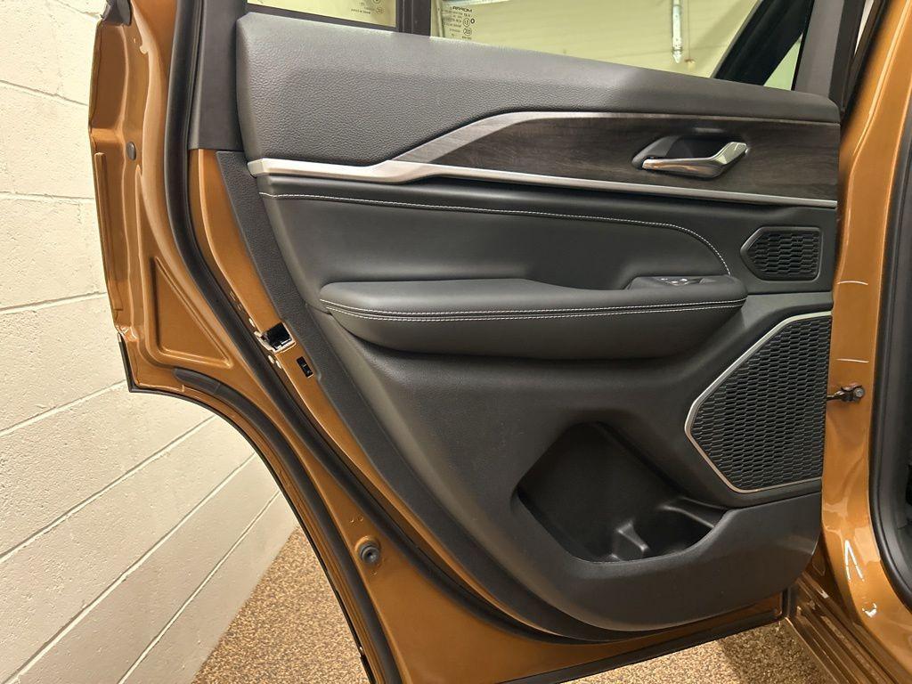 new 2026 Jeep Grand Cherokee car, priced at $51,187