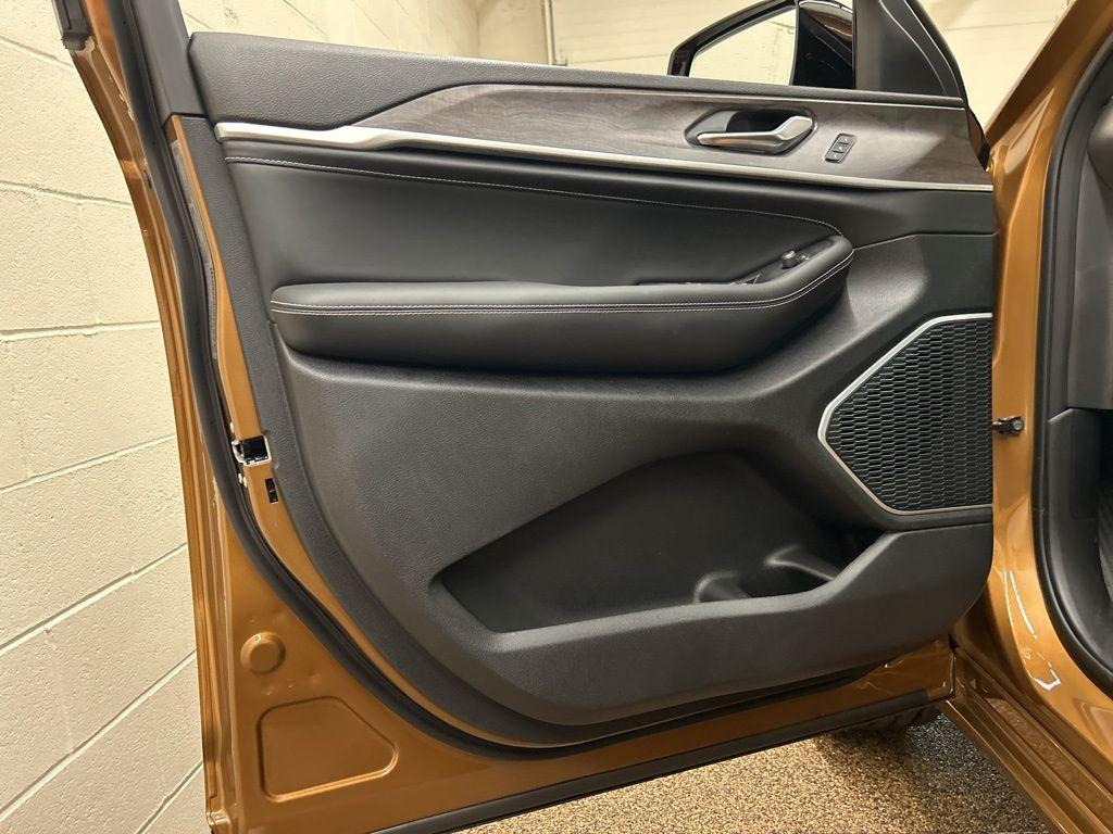 new 2026 Jeep Grand Cherokee car, priced at $51,187