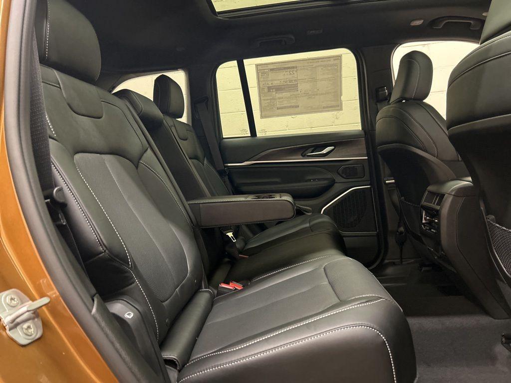 new 2026 Jeep Grand Cherokee car, priced at $51,187