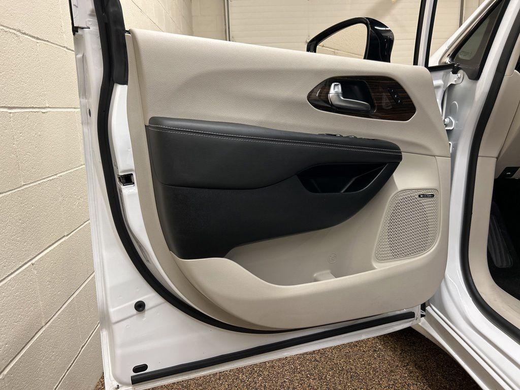 used 2024 Chrysler Pacifica car, priced at $36,000