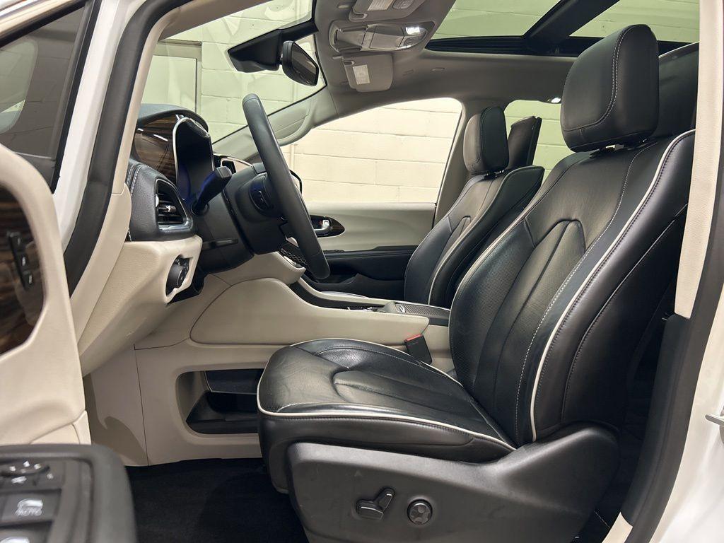 used 2024 Chrysler Pacifica car, priced at $36,000
