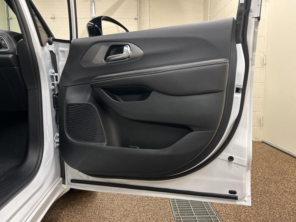 new 2026 Chrysler Pacifica car, priced at $46,260