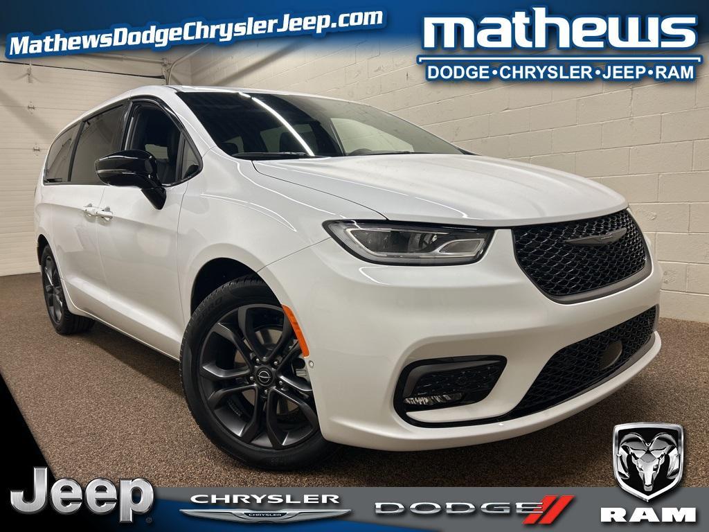 new 2026 Chrysler Pacifica car, priced at $46,260