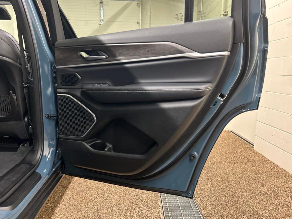 new 2026 Jeep Grand Cherokee L car, priced at $49,911