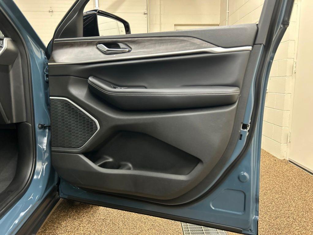 new 2026 Jeep Grand Cherokee L car, priced at $49,911
