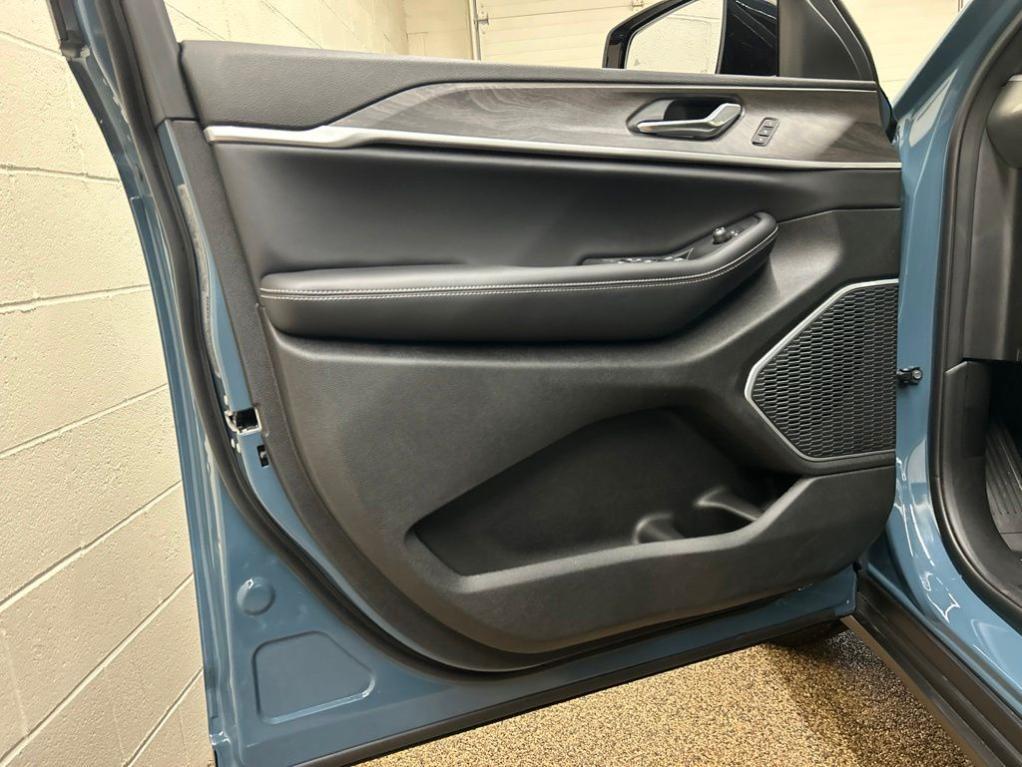 new 2026 Jeep Grand Cherokee L car, priced at $49,911