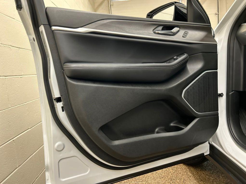 new 2026 Jeep Grand Cherokee L car, priced at $49,911