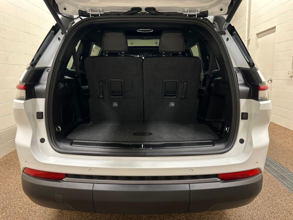 new 2026 Jeep Grand Cherokee L car, priced at $49,911