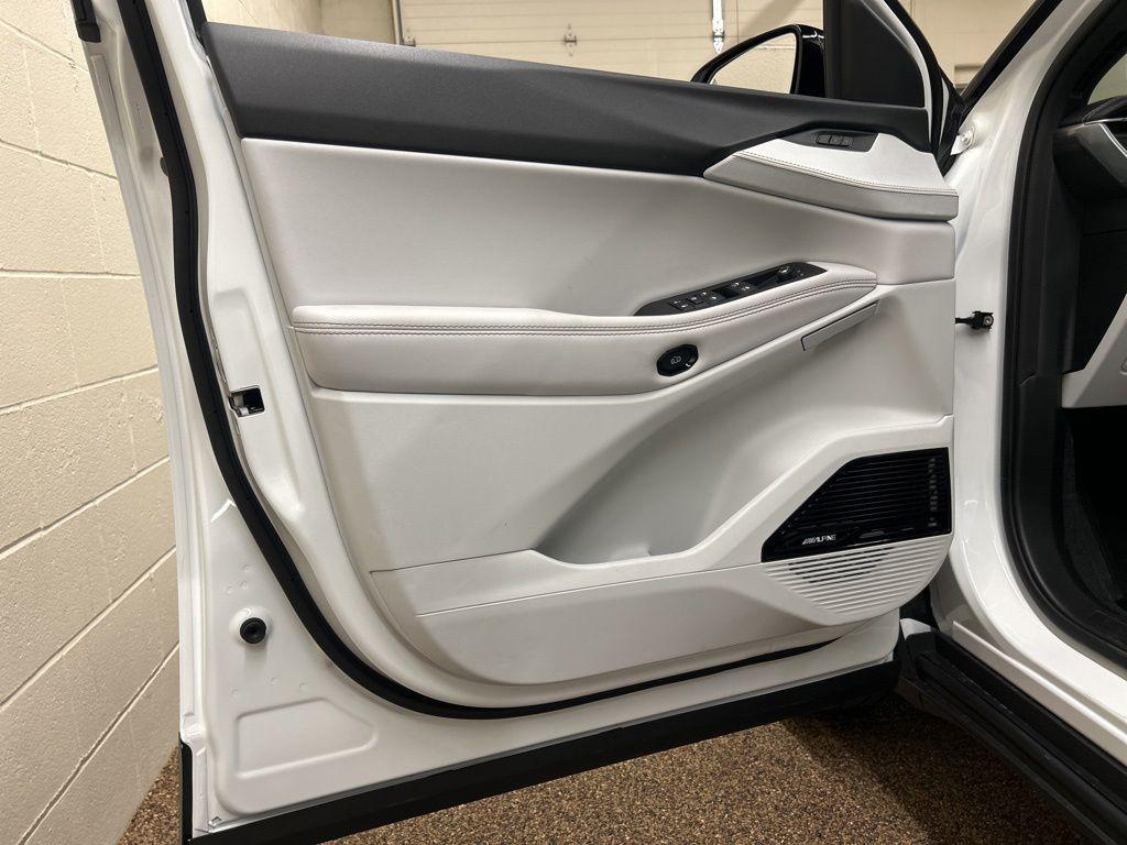 new 2026 Jeep Cherokee car, priced at $43,161