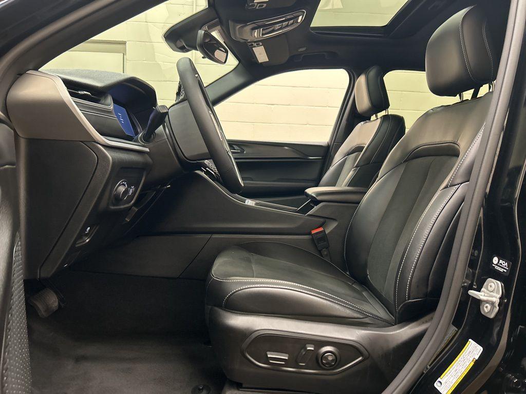 used 2024 Jeep Grand Cherokee car, priced at $35,800