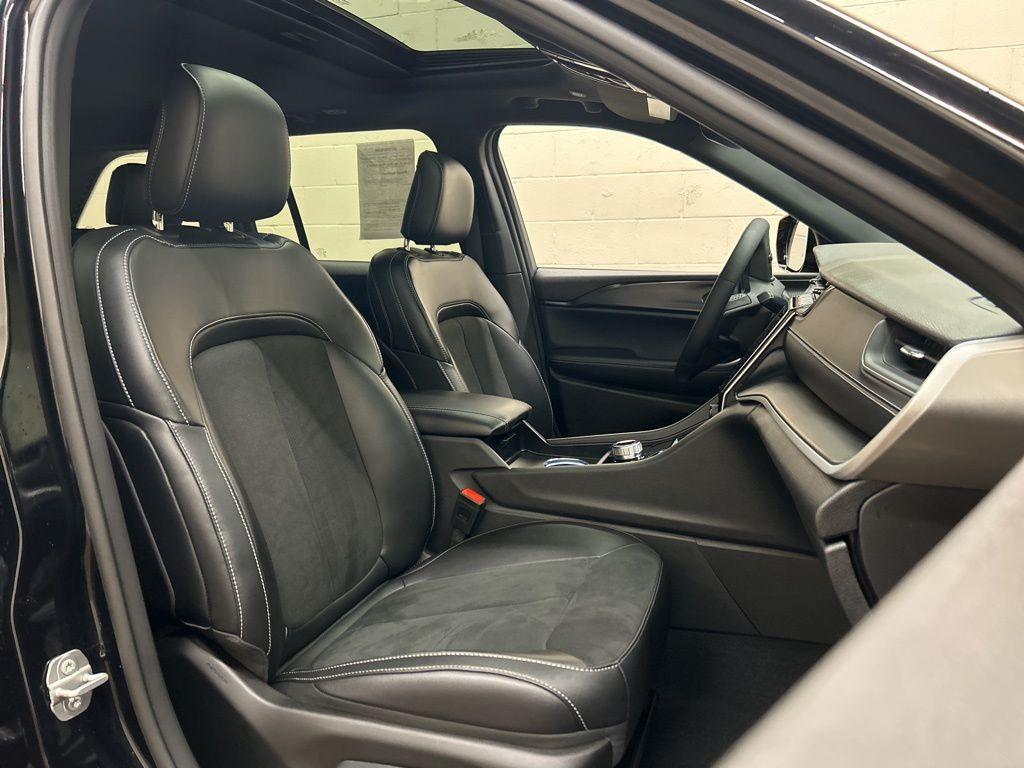 used 2024 Jeep Grand Cherokee car, priced at $35,800