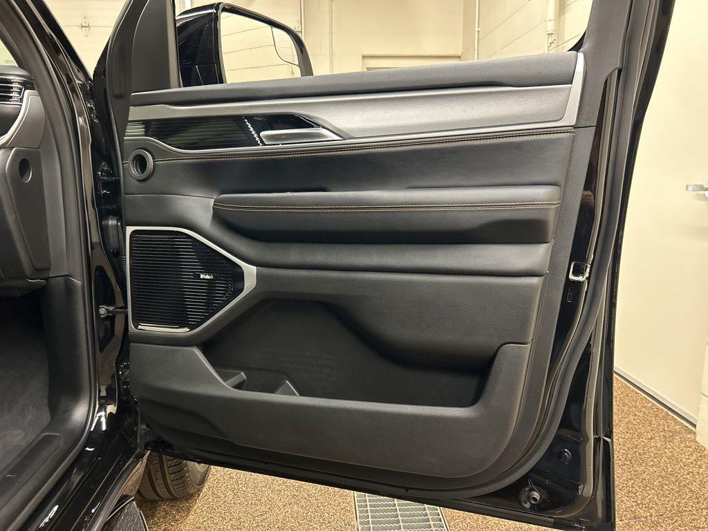 new 2026 Jeep Grand Wagoneer car, priced at $76,008