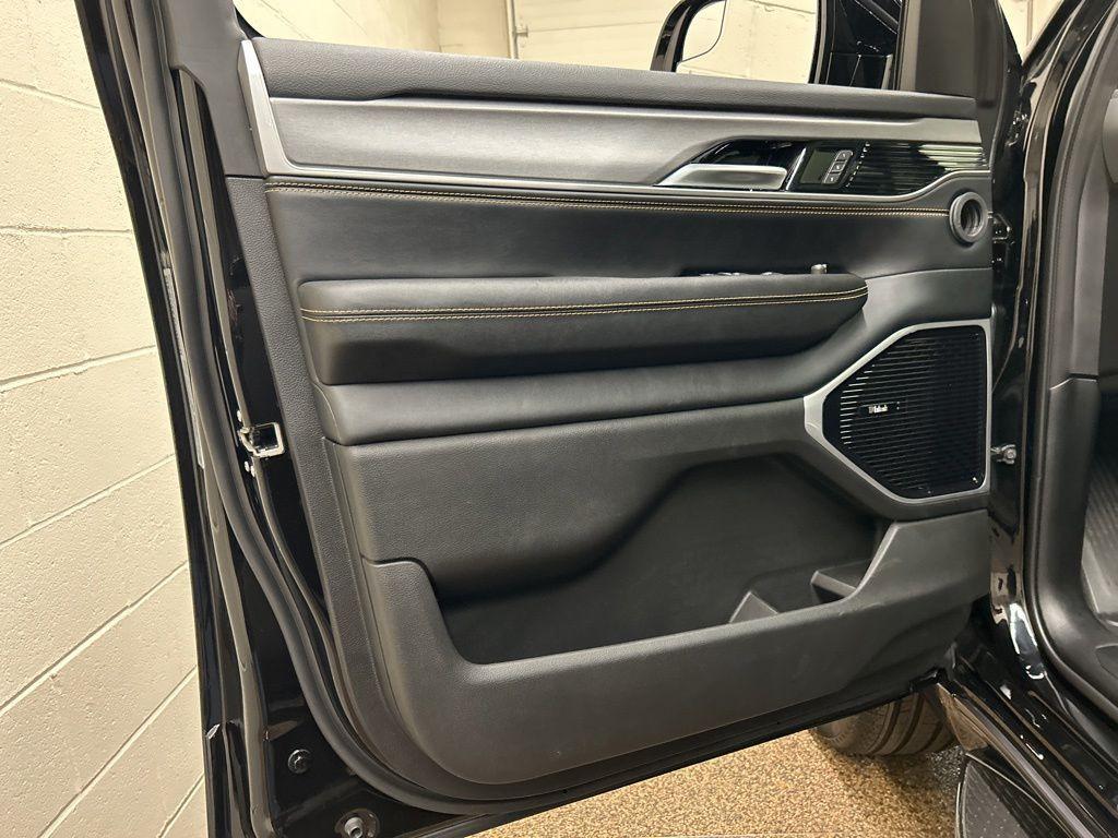 new 2026 Jeep Grand Wagoneer car, priced at $76,008