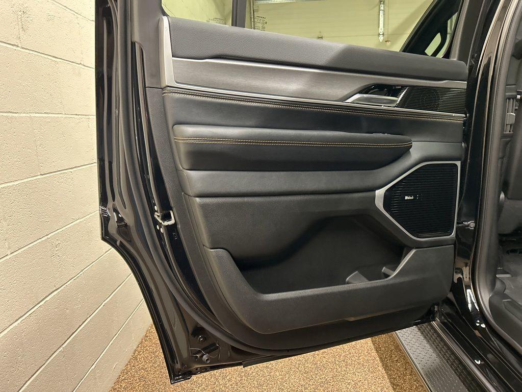 new 2026 Jeep Grand Wagoneer car, priced at $76,008