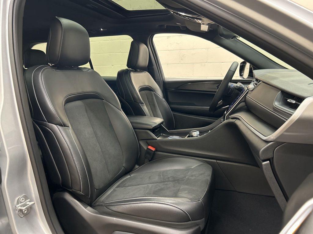 used 2024 Jeep Grand Cherokee car, priced at $37,000