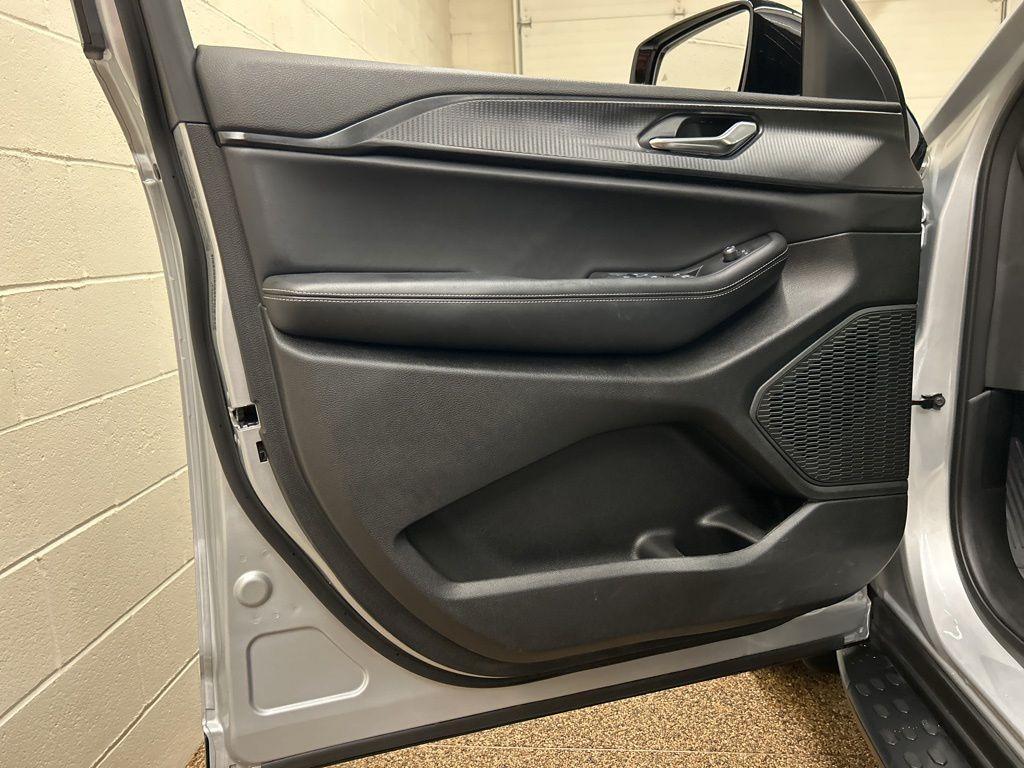 used 2024 Jeep Grand Cherokee car, priced at $37,000