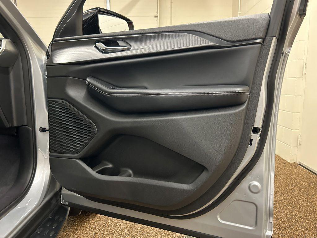 used 2024 Jeep Grand Cherokee car, priced at $37,000