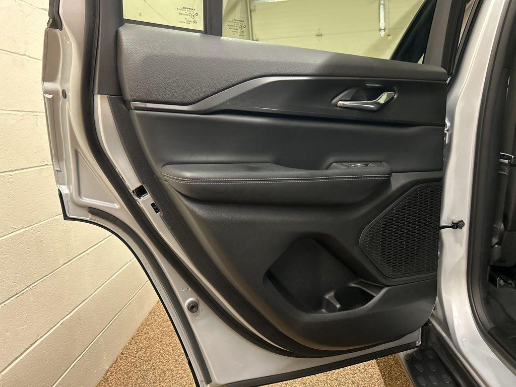 used 2024 Jeep Grand Cherokee car, priced at $37,000