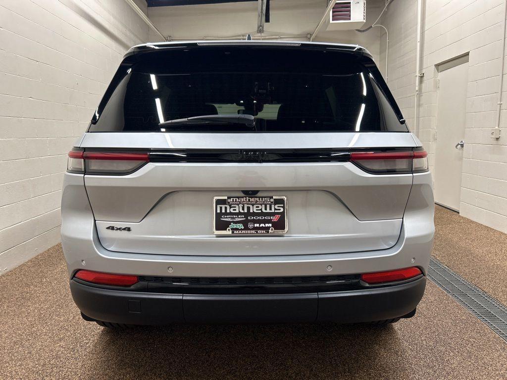 used 2024 Jeep Grand Cherokee car, priced at $37,000