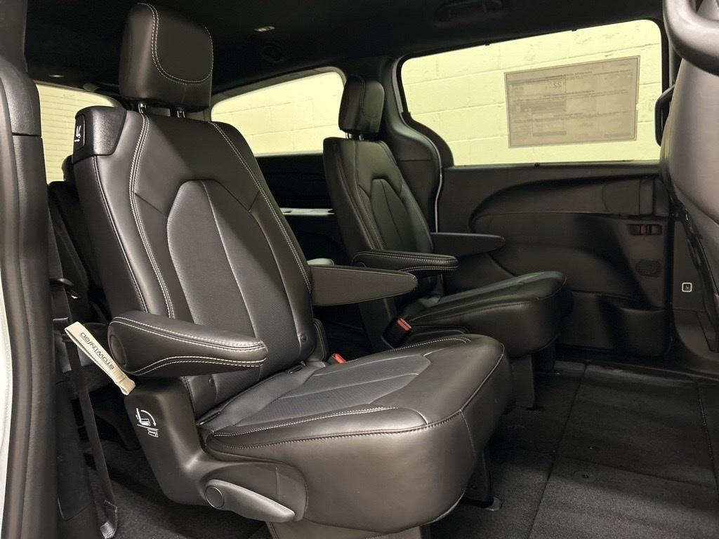 new 2026 Chrysler Pacifica car, priced at $44,365