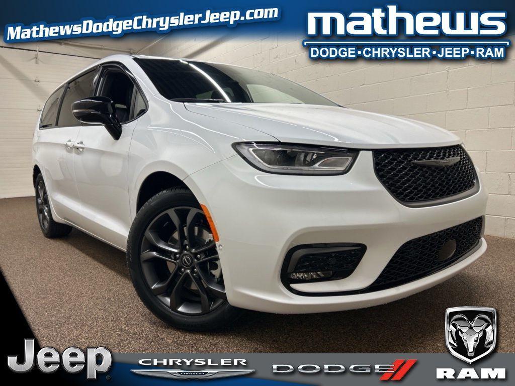 new 2026 Chrysler Pacifica car, priced at $40,389
