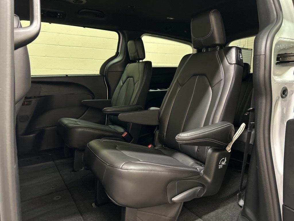 new 2026 Chrysler Pacifica car, priced at $44,365