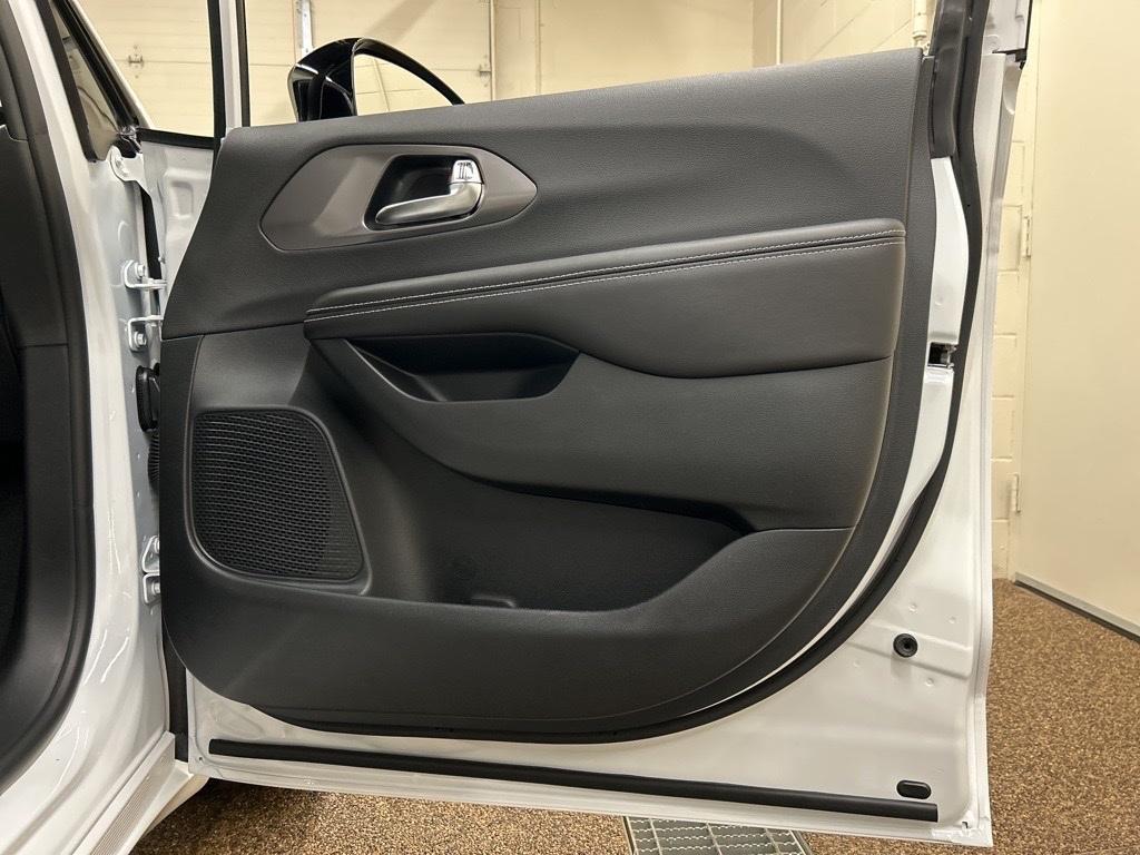 new 2026 Chrysler Pacifica car, priced at $44,365