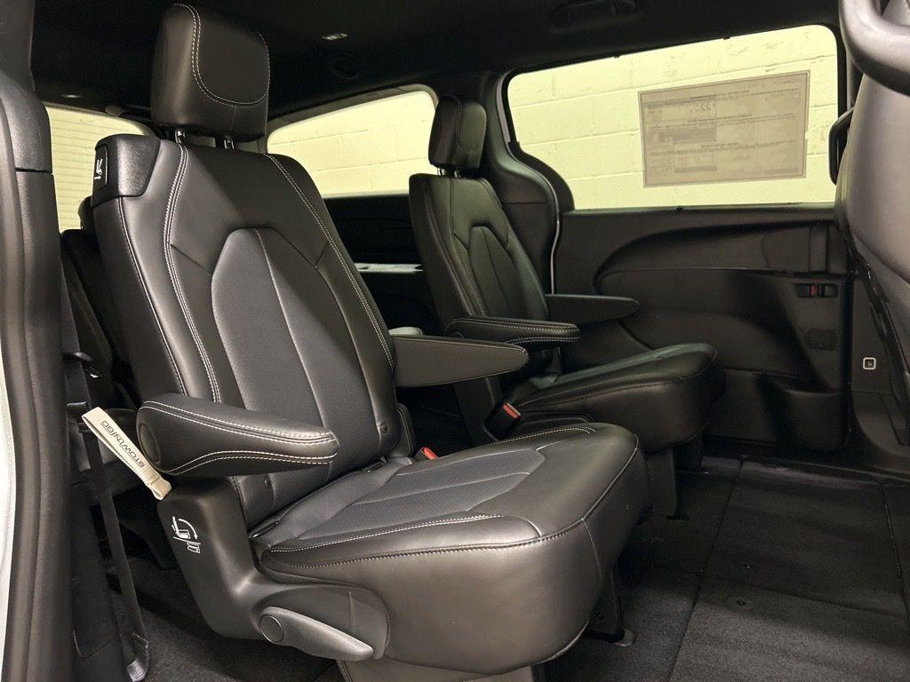 new 2026 Chrysler Pacifica car, priced at $40,389