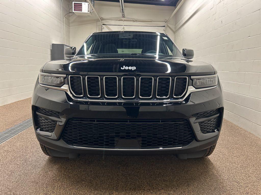 new 2026 Jeep Grand Cherokee car, priced at $42,800