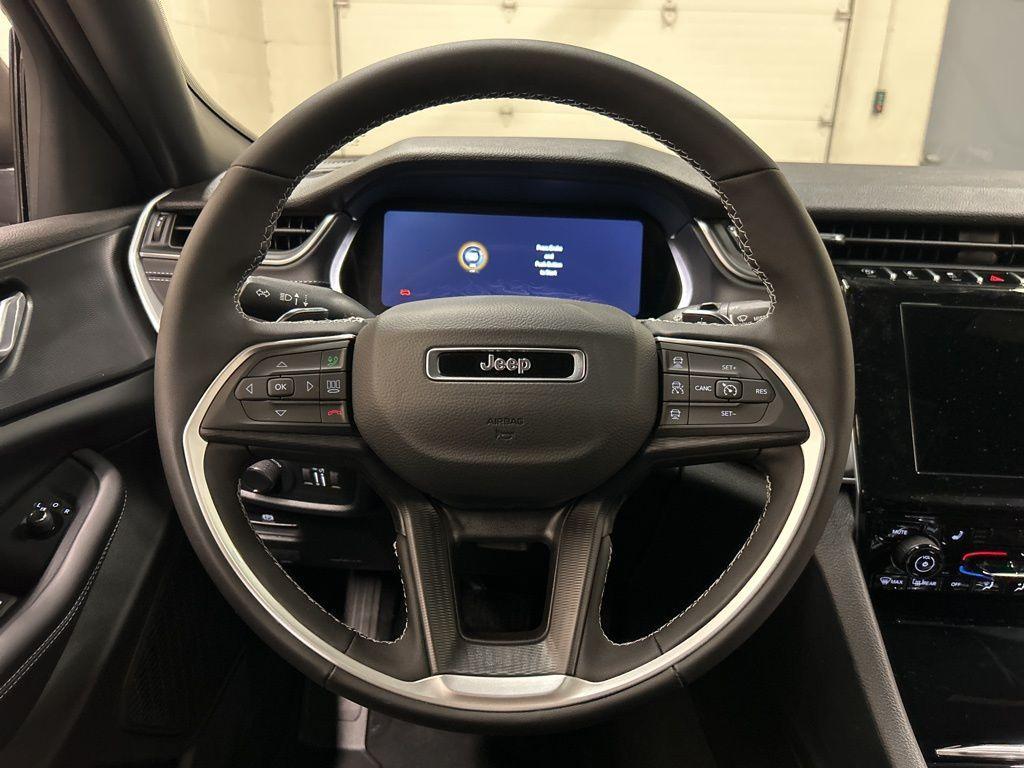 new 2026 Jeep Grand Cherokee car, priced at $42,800