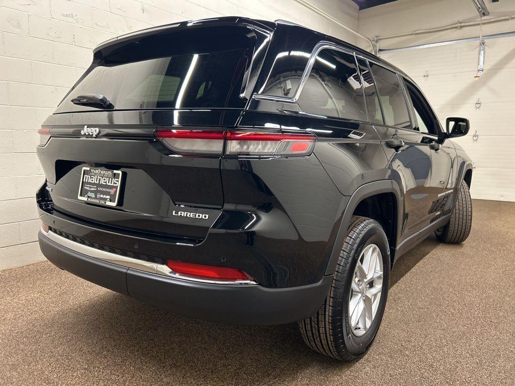new 2026 Jeep Grand Cherokee car, priced at $42,800