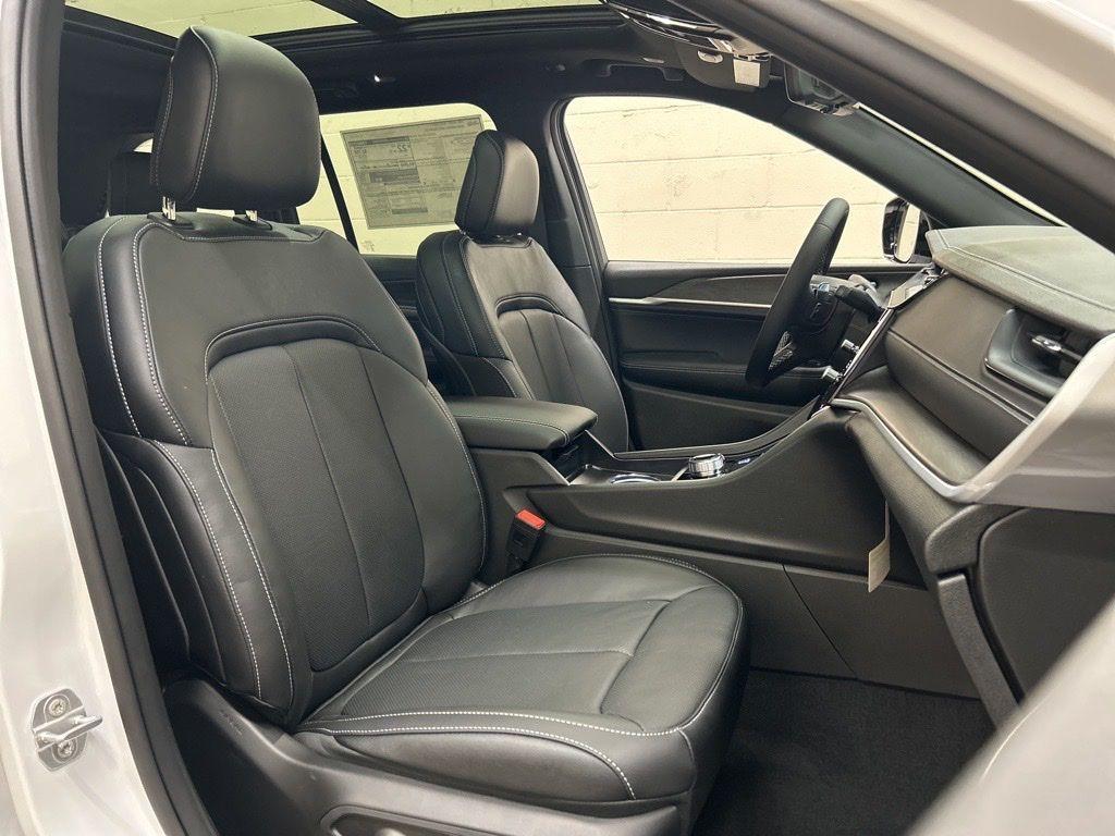 new 2026 Jeep Grand Cherokee car, priced at $50,651