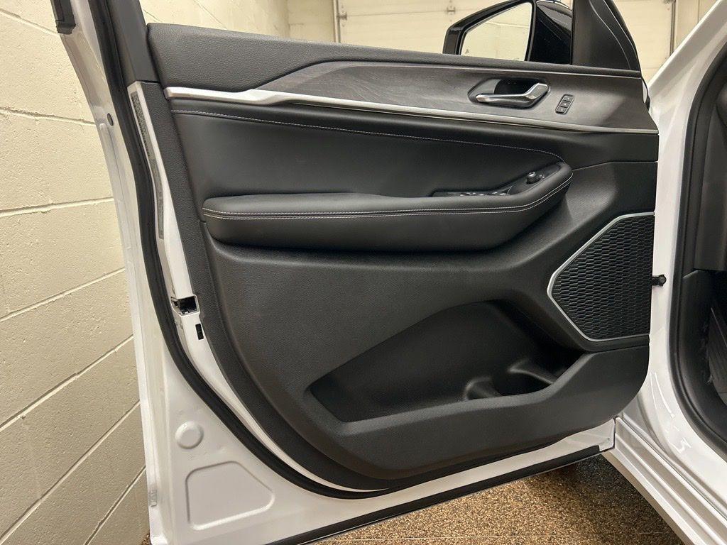 new 2026 Jeep Grand Cherokee car, priced at $50,651