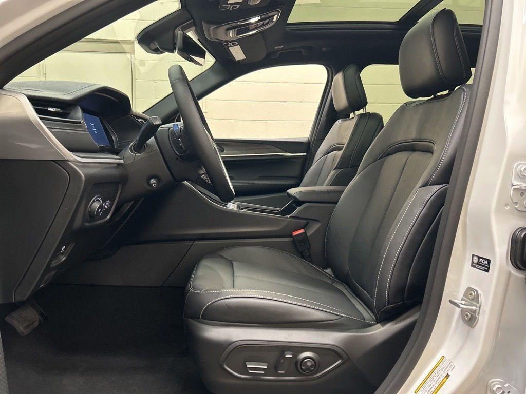 new 2026 Jeep Grand Cherokee car, priced at $50,651