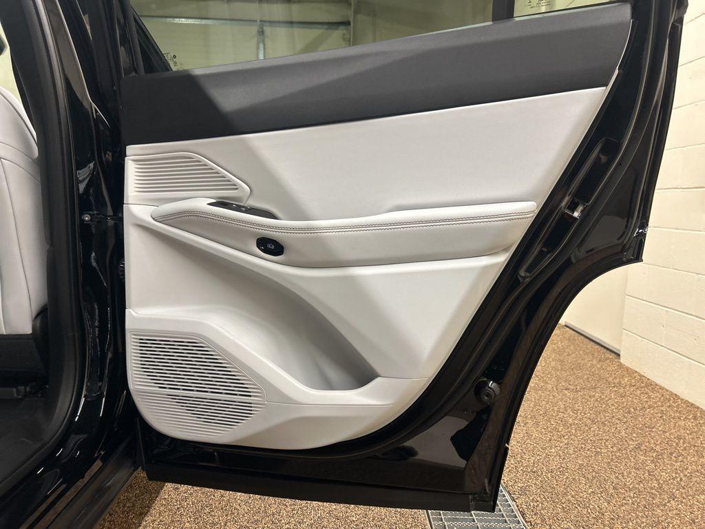 new 2026 Jeep Cherokee car, priced at $43,470