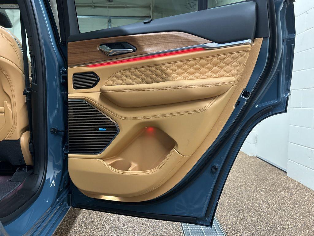 new 2026 Jeep Grand Cherokee car, priced at $60,712