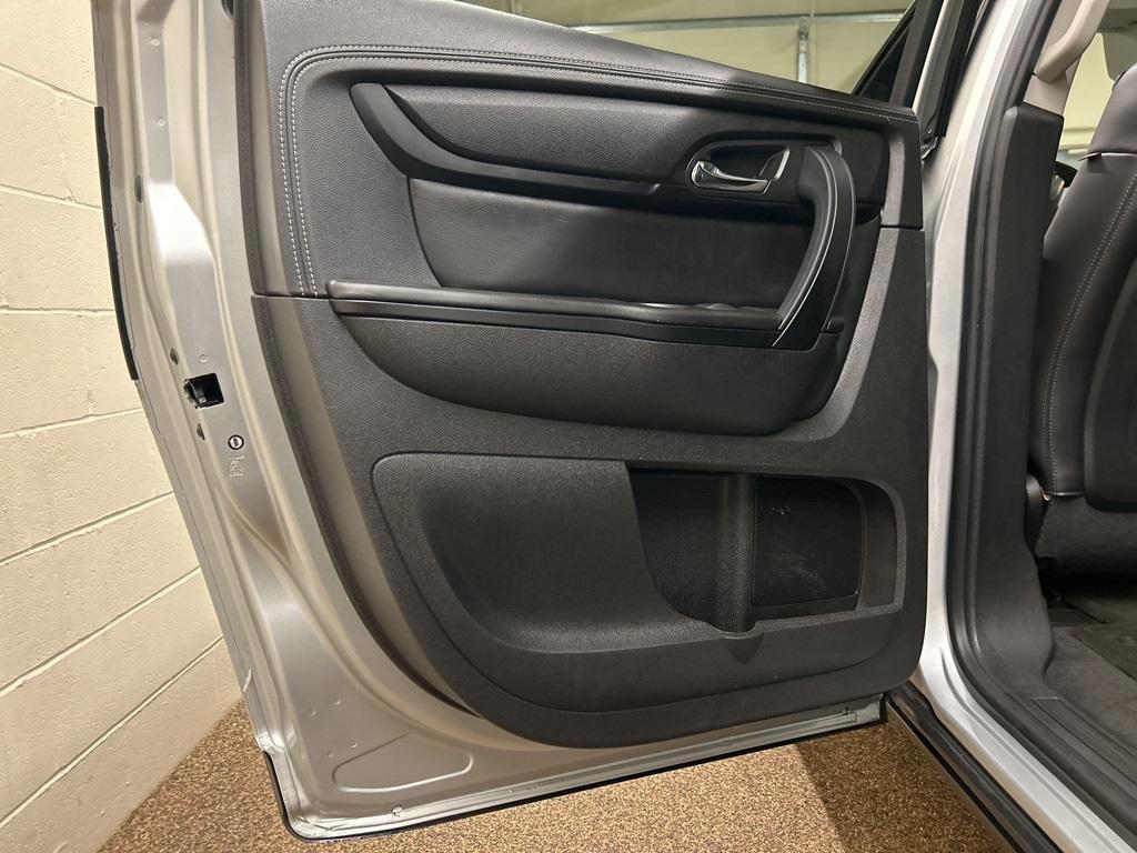 used 2015 Chevrolet Traverse car, priced at $10,000