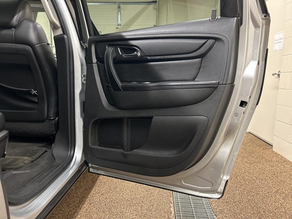 used 2015 Chevrolet Traverse car, priced at $10,000