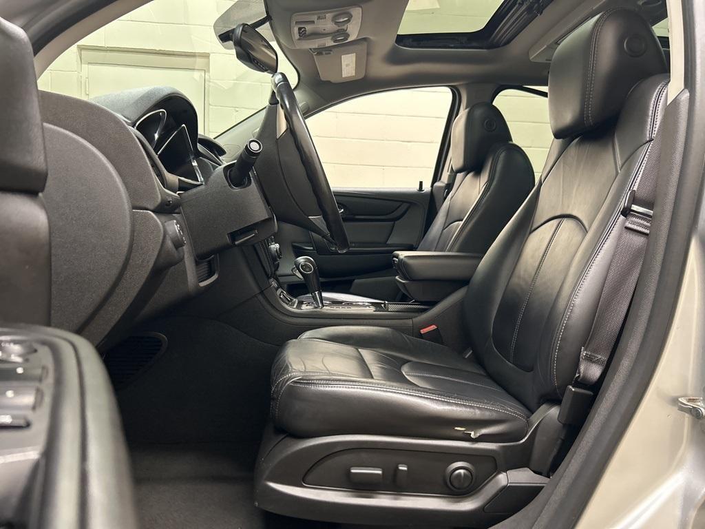 used 2015 Chevrolet Traverse car, priced at $10,000
