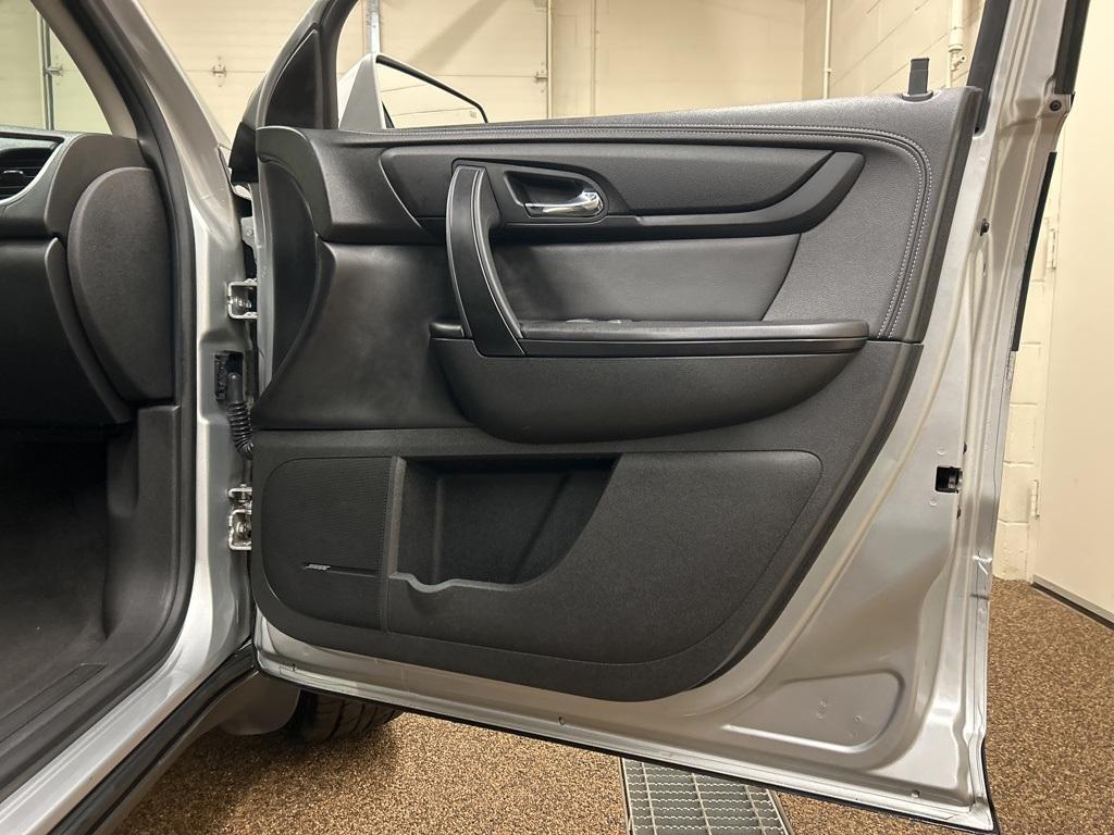 used 2015 Chevrolet Traverse car, priced at $10,000